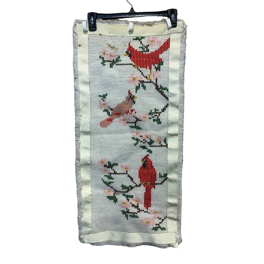 Vintage Handmade Acrylic Yarn Latch Hook Red Cardinal Bird Wall Hanging Rug Art - Picture 4 of 5